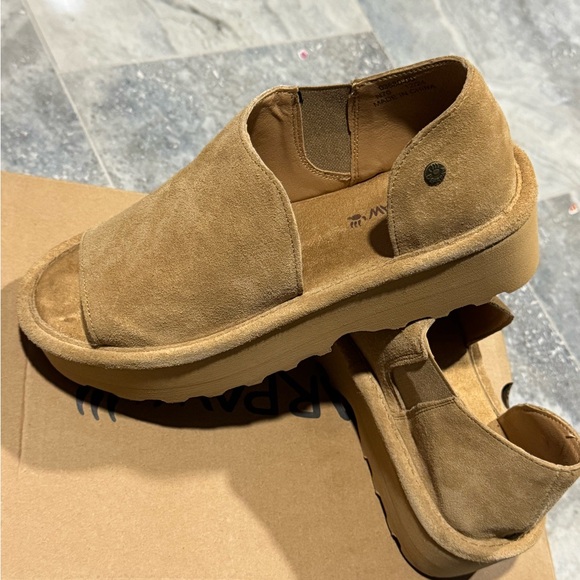 BearPaw Women's Tan Suede Wedges - Picture 1 of 8